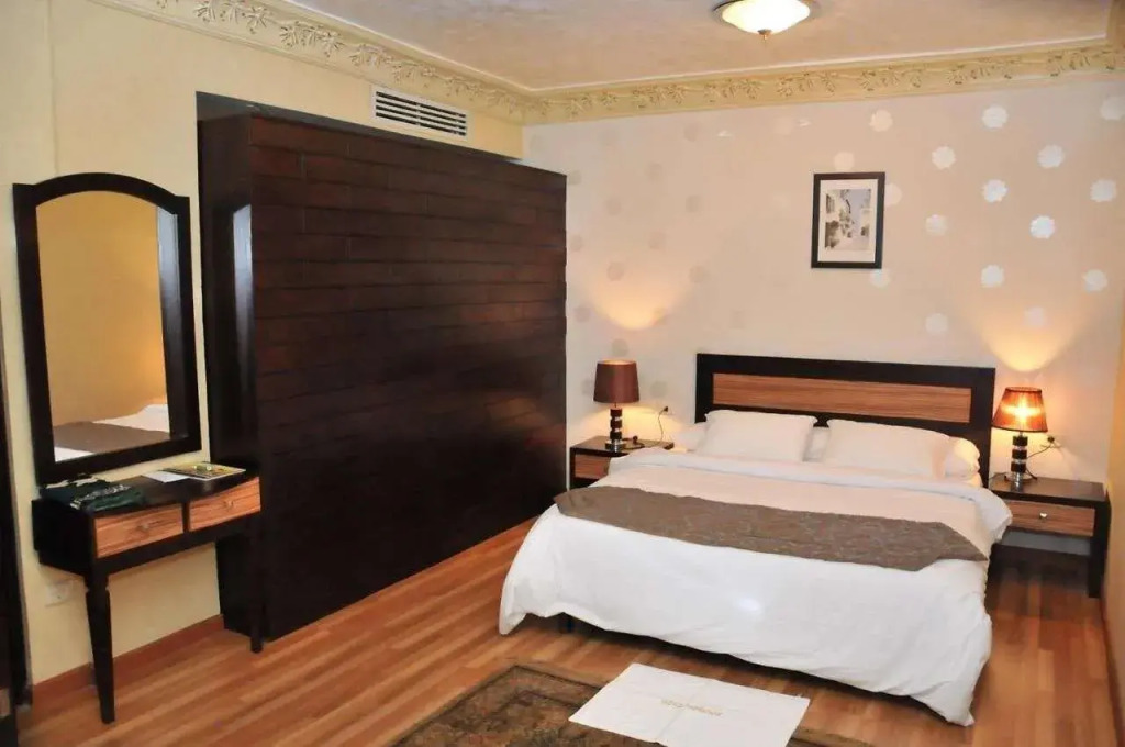 Lamar Hotel