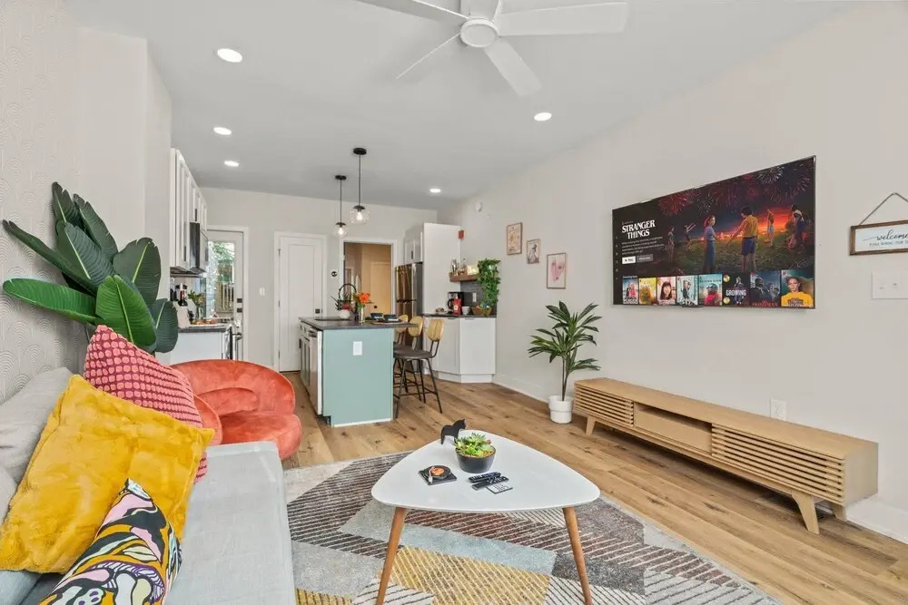 Passyunk Square Spacious 1BR - Huge Deck