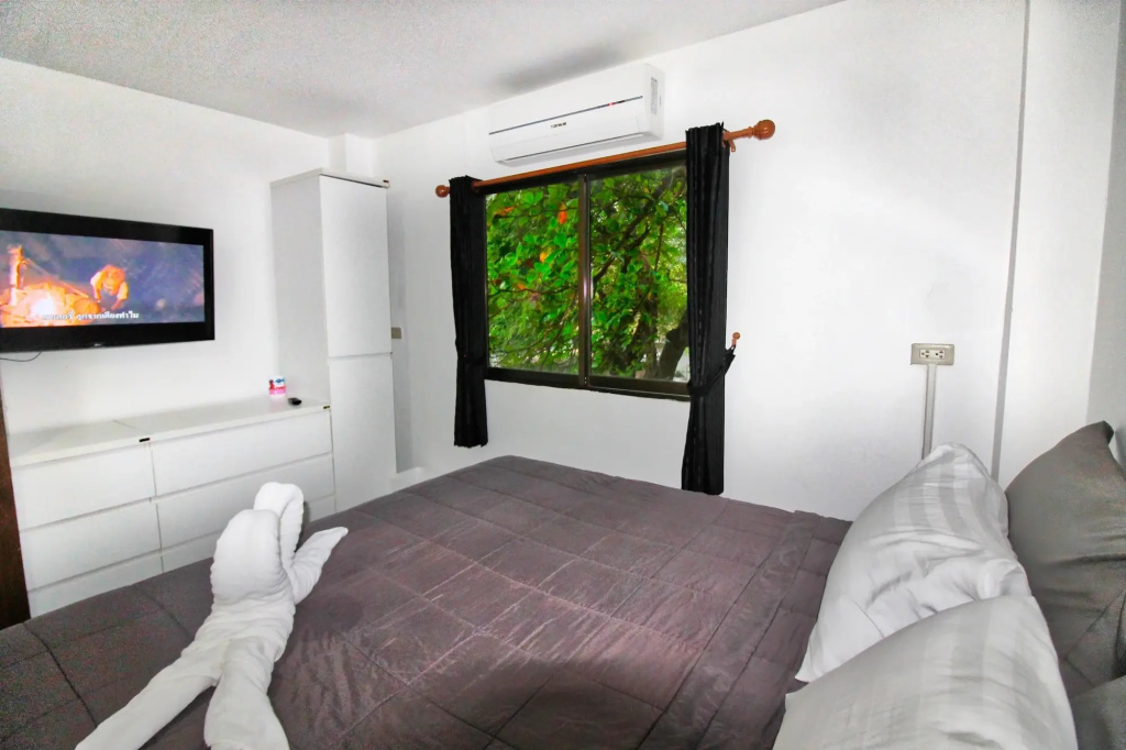 Phratamnak Inn Hotel & Guesthouse - 100 mtr from the beach