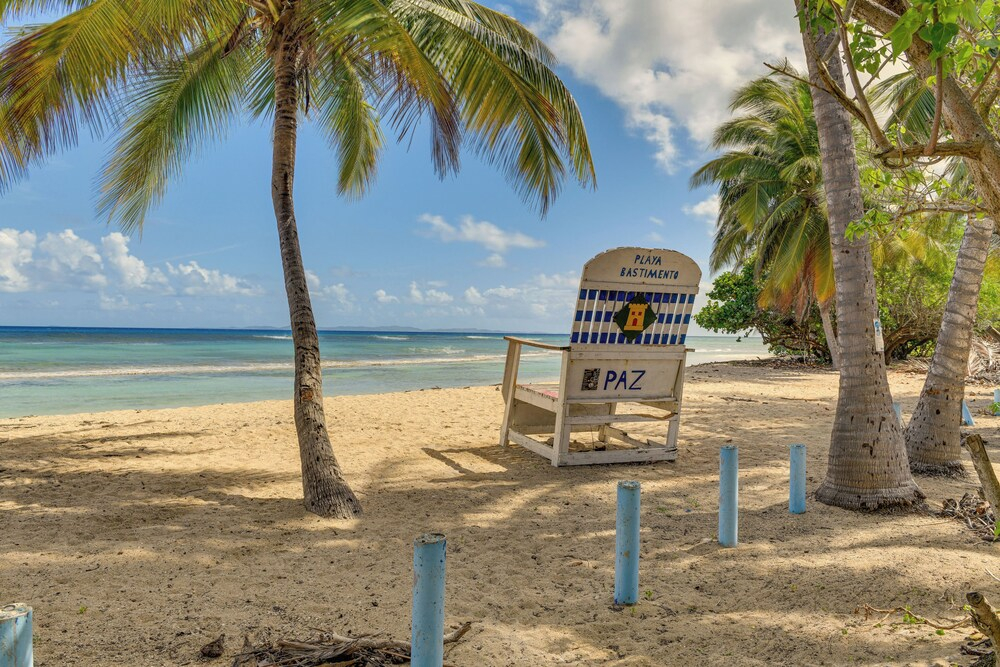 Hillside Vieques Casita w/ Pool & Hot Tub Access!