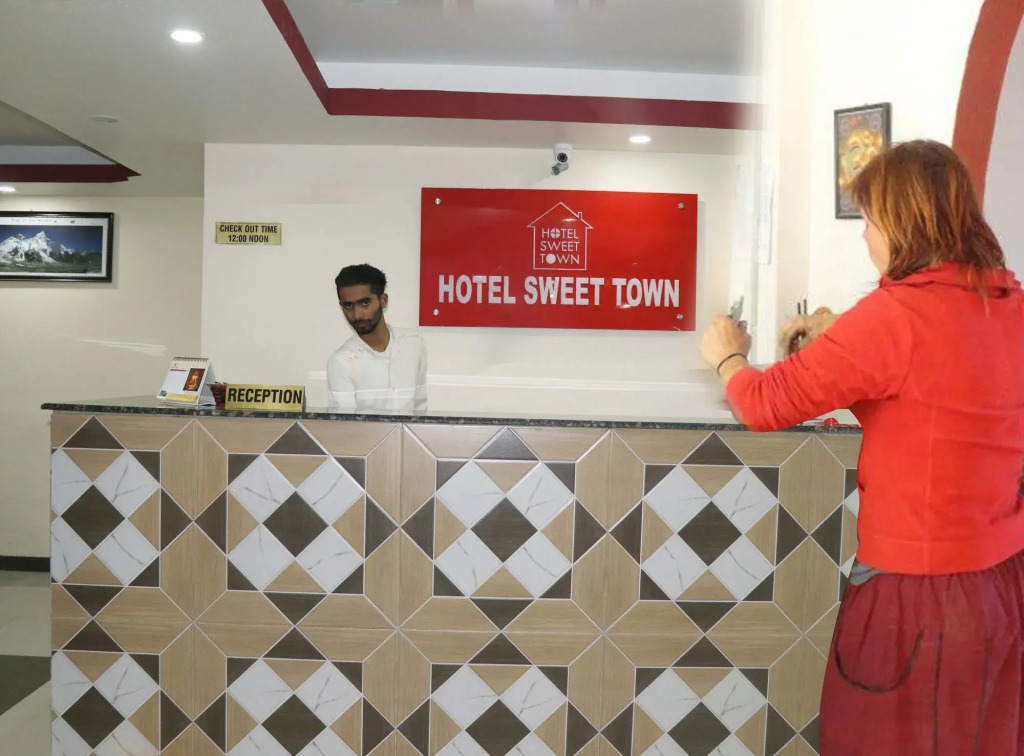 OYO 156 Hotel Sweet Town