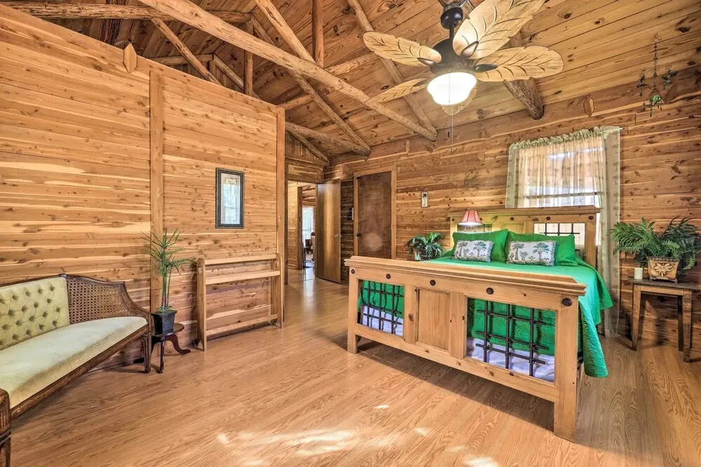 Rustic Canyon Lake Cabins w/ Hot Tub on ~ 3 Acres