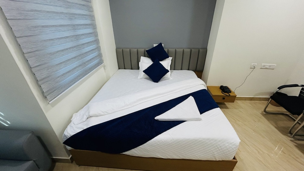 Hotel V CHECK INN