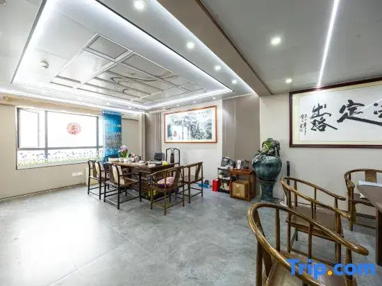 Xicheng Business Chain Hotel (Shenzhen Xintangwei Subway Station Shuanglong Subway Station Branch)