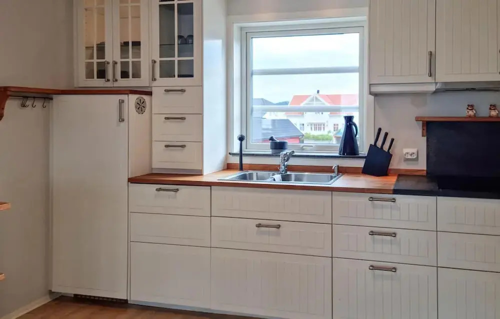 5 Bedroom Amazing Home In Spangereid
