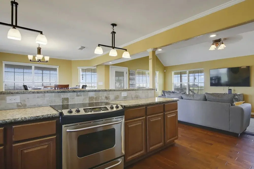 Beach Retreat 4 Bedrooms 2.5 Bathrooms Home