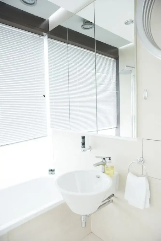 The Holborn Lights - Modern 3BDR Home with Rooftop Terrace & Garage