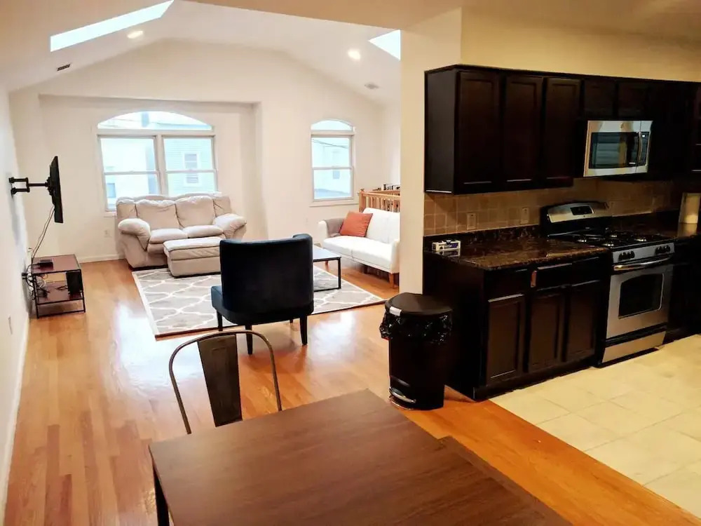 Charming 3br Apt, Only 20 Minutes To Time Square! 3 Bedroom Apts