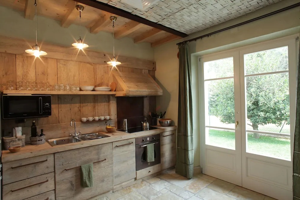 Olimagio Farm Stay with animals and 25m pool, beach at cycling distance