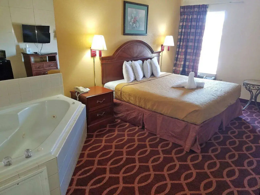 American Inn Evansville East