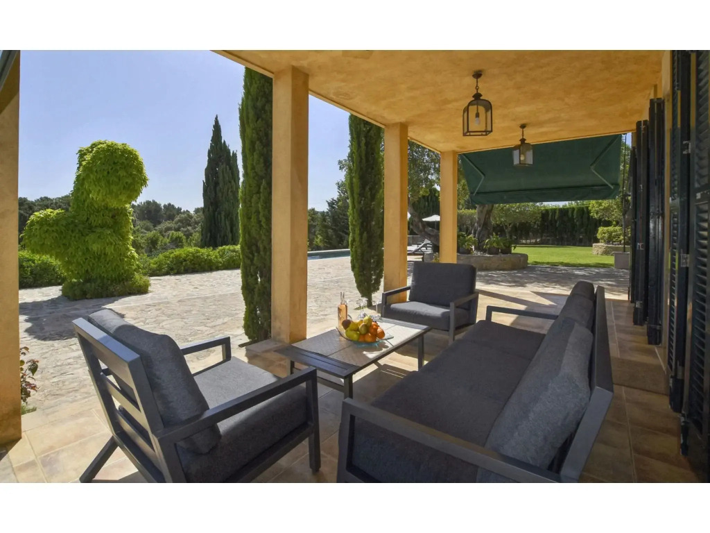 Beautiful country house with pool and views of the Tramuntana for 8 people