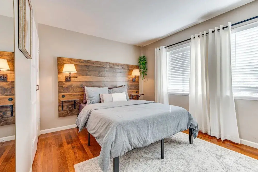 Centrally Located Burbank Duplex Near Hollywood!