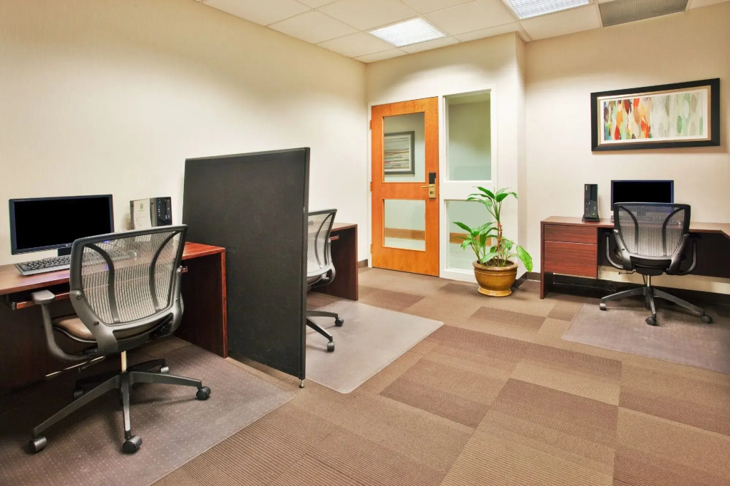 Holiday Inn & Suites Ottawa Kanata by IHG