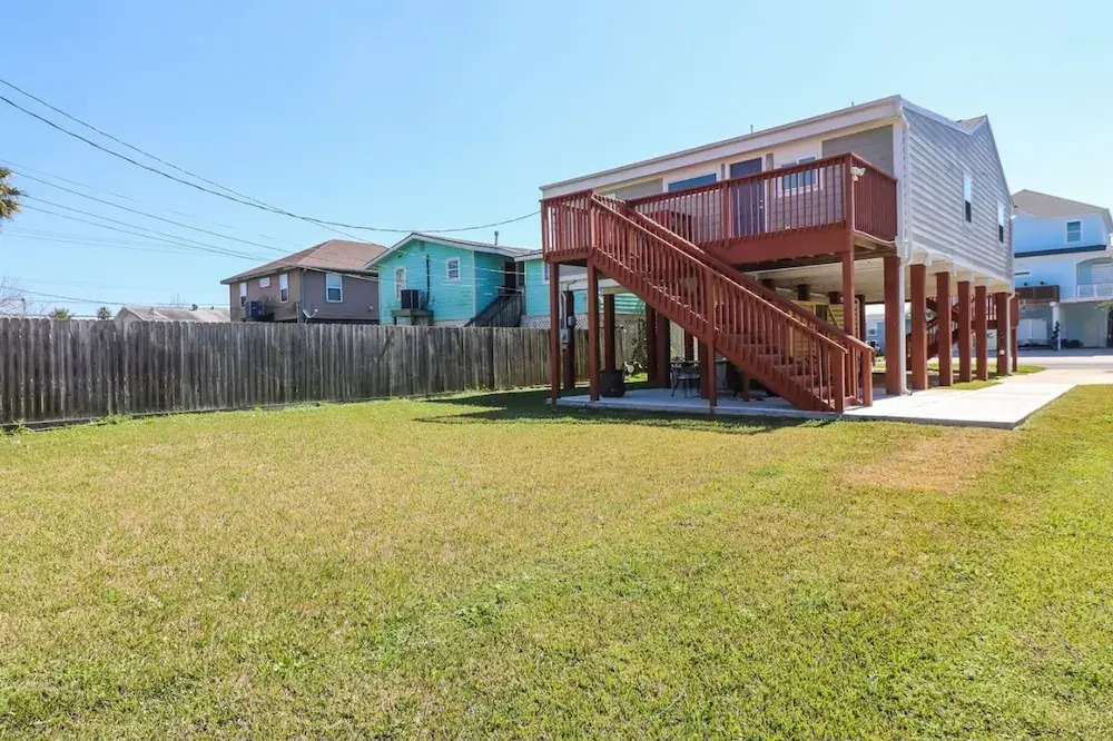 Great Location Spacious Yard Coffee bar