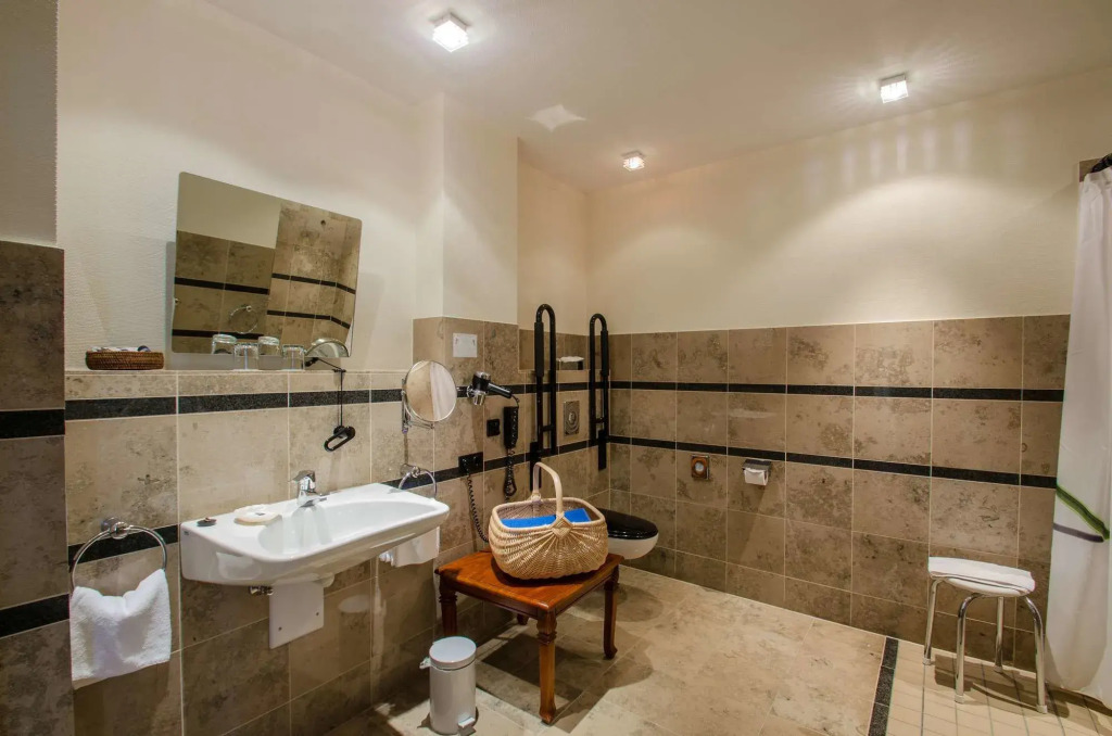 Naturhotel Sachsenbaude Oberwiesenthal - Indoor-Pool & Outdoor-Whirlpool