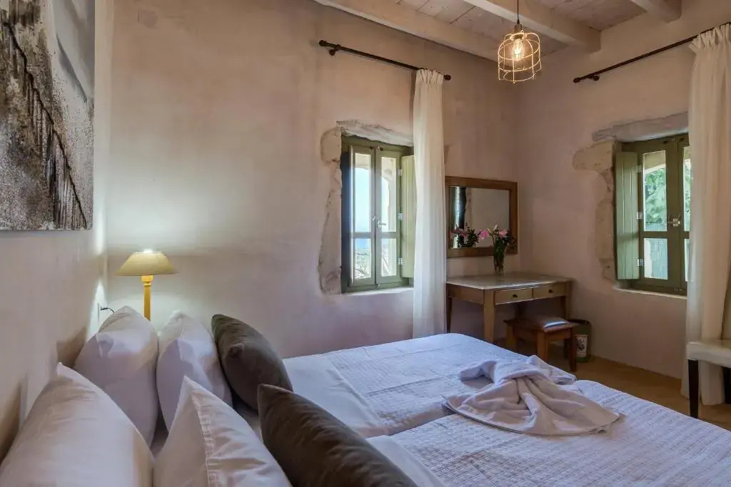 Traditional Stonebuilt Villa Leonanto with Heated Pool, only 5 Km from a Sandy Beach