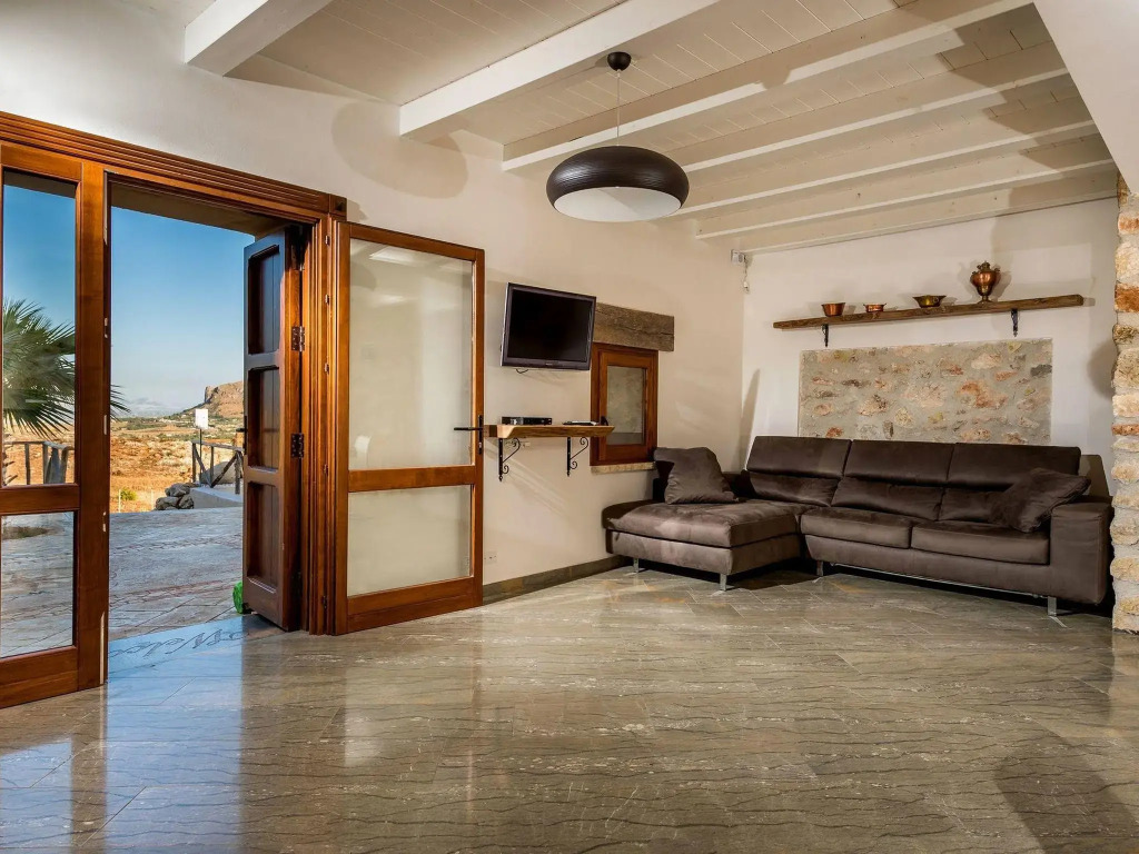 Cheerful Villa in Contrada Sarmuci with Swimming Pool