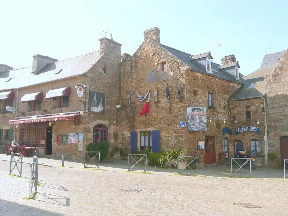 Holiday Home in Plouarzel near Sandy Beaches