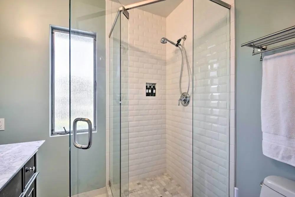 Los Angeles Suite w/ Covered Patio Area!