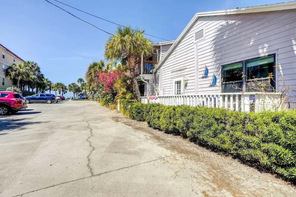 Indian Rocks Beach Cottage, Walk to Beach