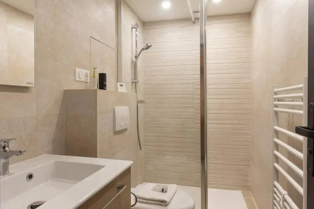Air-conditioned furnished studio in a quiet area in the Viel Antibes