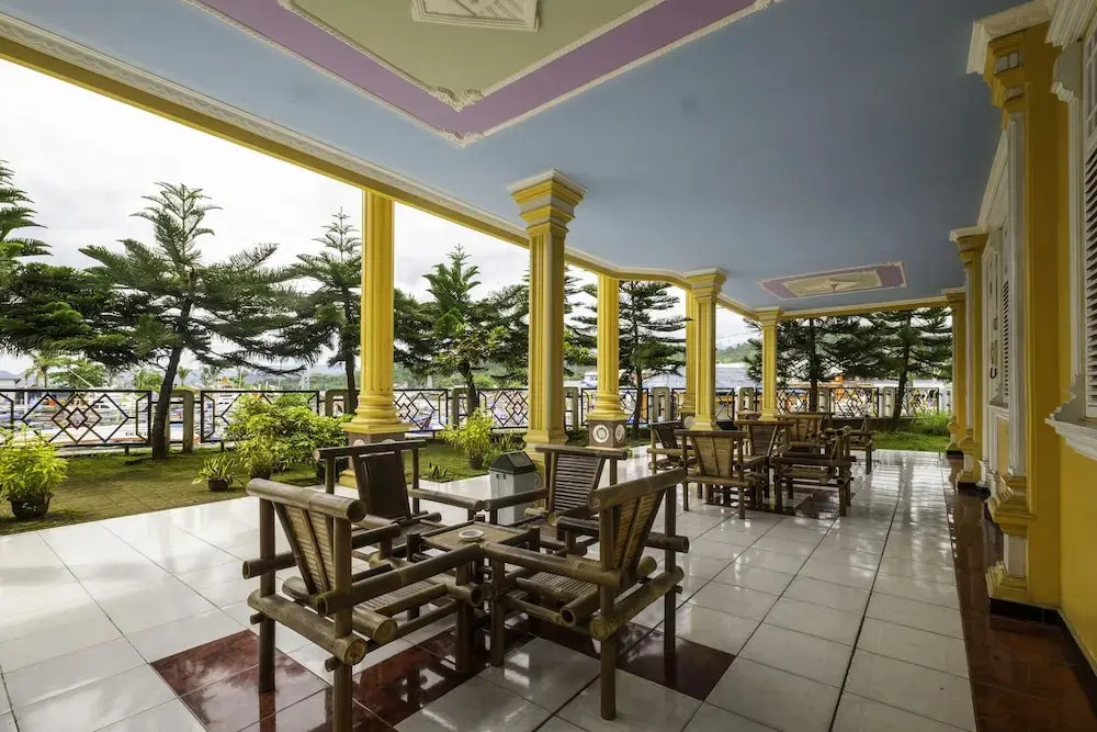SPOT ON 1896 Hotel Mahkota Pantai