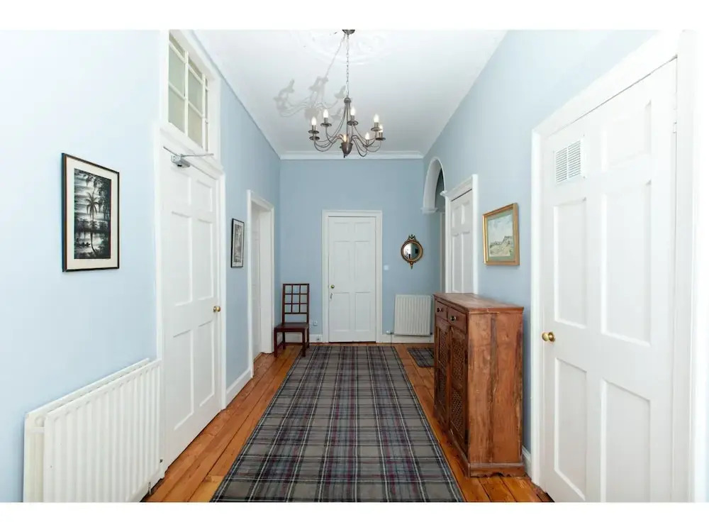 Spacious, Elegant 4BR New Town Flat For 9