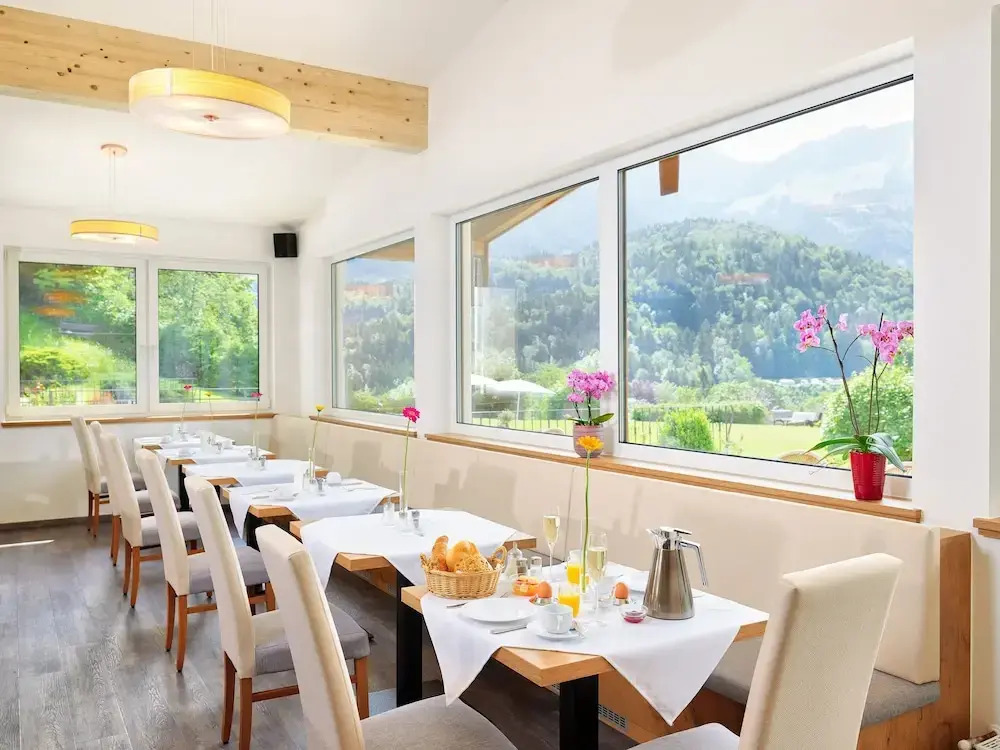 Hotel Hanauerlehen - ruhige & zentrale Top-Lage - mit Schwimmbad, Sauna, Parkplätze & Café - bayerischer Familienbetrieb