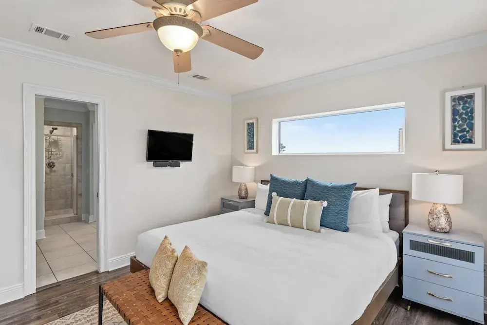 Tidal Charm by Avantstay Walk to Beach, Community Pool, Balcony, Ocean Views
