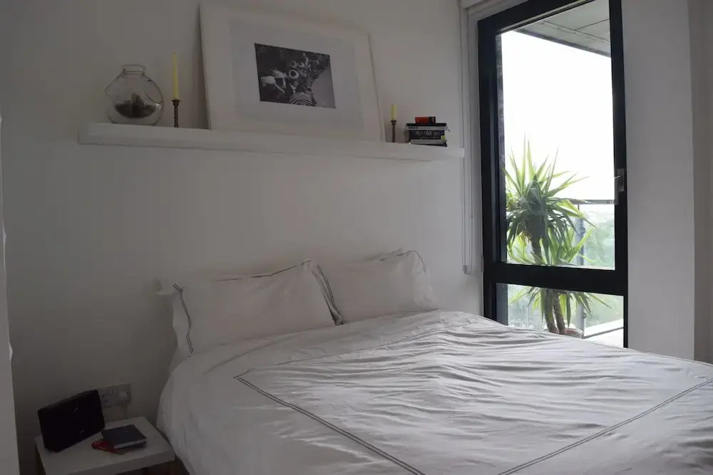 Stylish Flat With A Balcony Over Canal in Bethnal Green