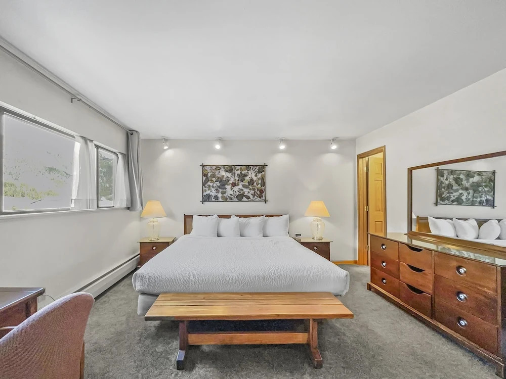 Cj404 Copper Junction 3 Bedroom Condo by RedAwning