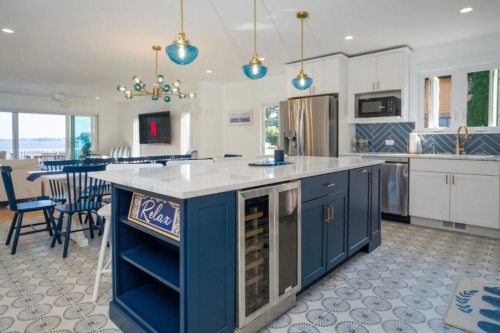 The Blue Sapphire on Mineola Bay - 3br/3ba Luxury Lakefront Home on Mineola Bay Stunning Views on Chain O Lakes