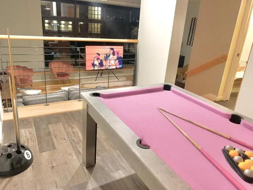 Glasgow City Centre G1 PENTHOUSE with RiverViews - Duplex (4 Bedrooms, 3 Bathrooms, Kitchen, 1 Living room, 1 Dining room, 2 Terraces, Triple Garage 3 Parking spaces 'e-charging', Top Floor, 2050 sq ft, Merchant City)