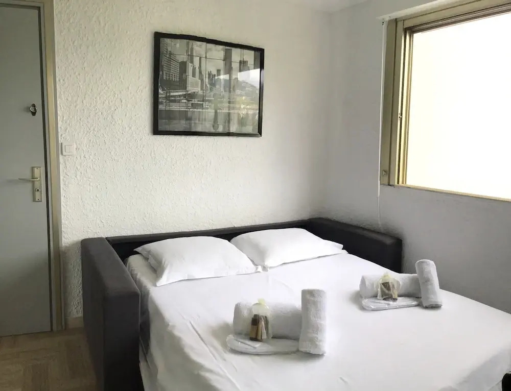 Studio in upscale residence by Weekome