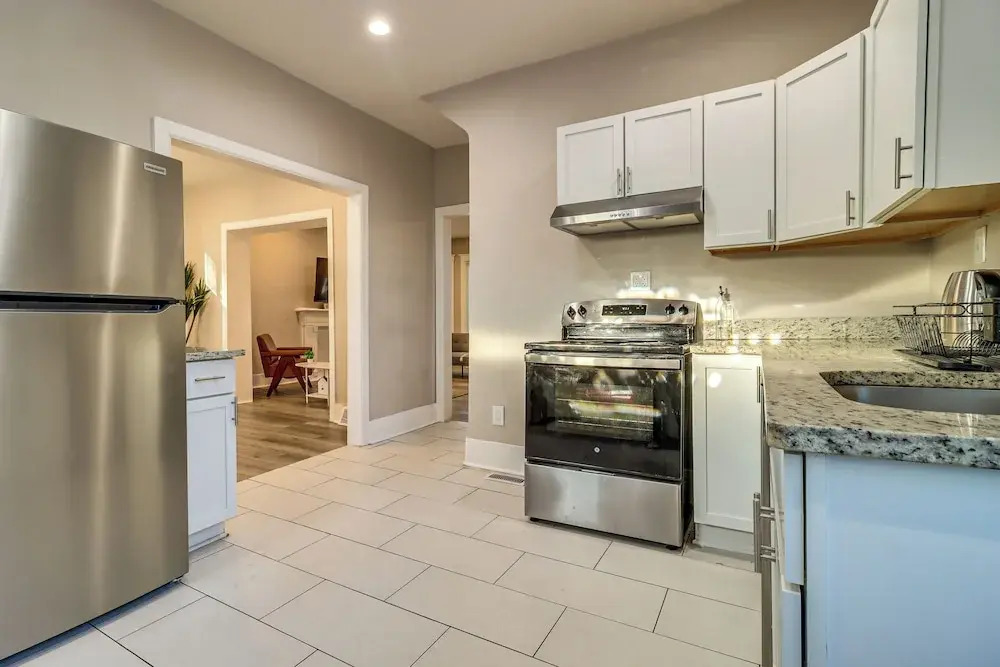 3 Mi to Dtwn Detroit: Spacious Home w/ Yard!