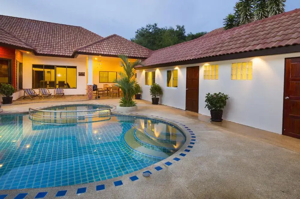 Pattaya Hill, Near the City and Beach