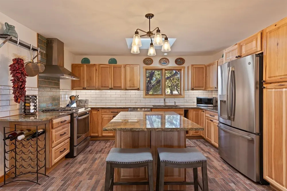 Sunlit Pines - Tucked in the Trees, Private Escape, Easy Drive to Plaza - NEW Listing