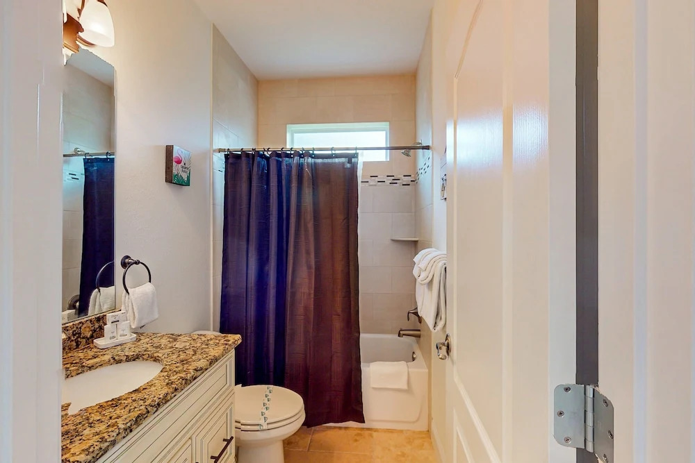 Dog-friendly Home With Tesla EV Charger, Yard, Patio, Grill, AC, & W/D
