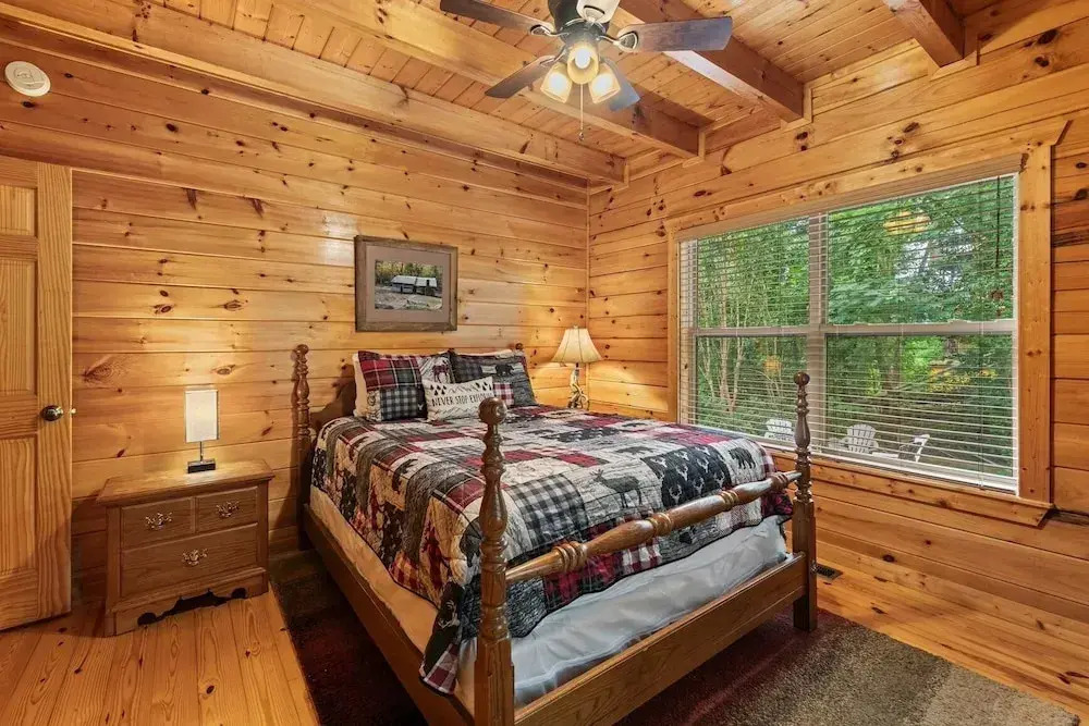 Triple Mountain View Stunning 4 BDR Cabin w/ Private Hot Tub, Game Room