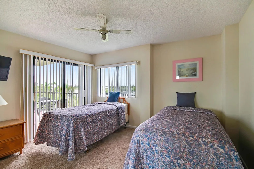 Land's End 406 Building 1 Top Floor With 2 Balconies/bay Views