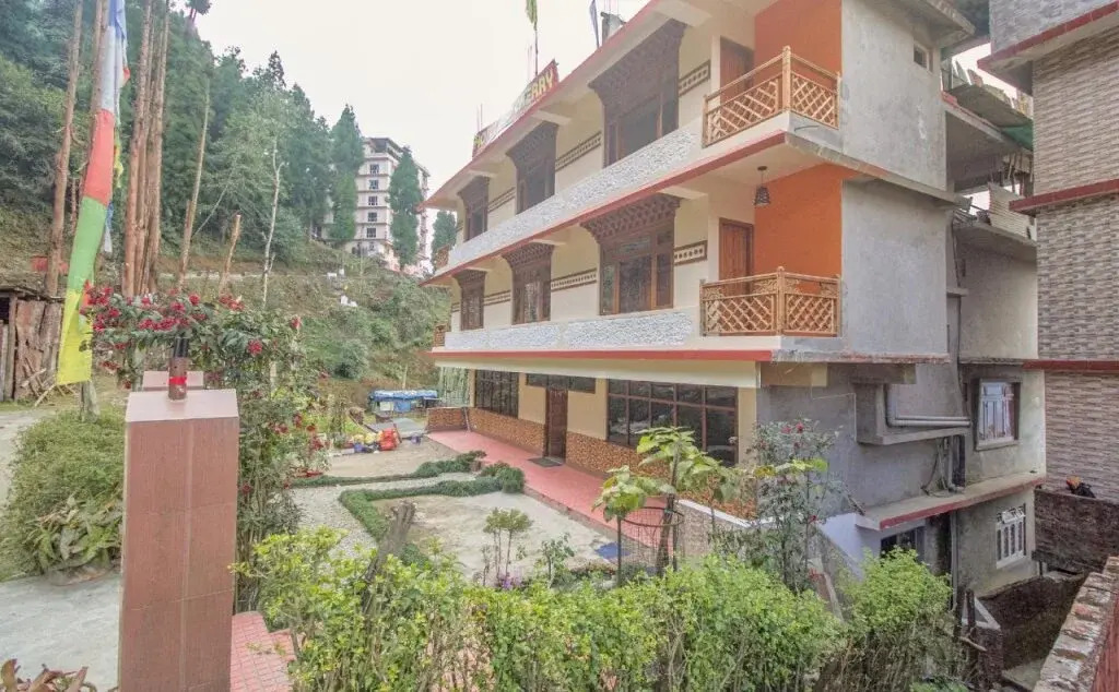 Hotel Red Cherry Pelling