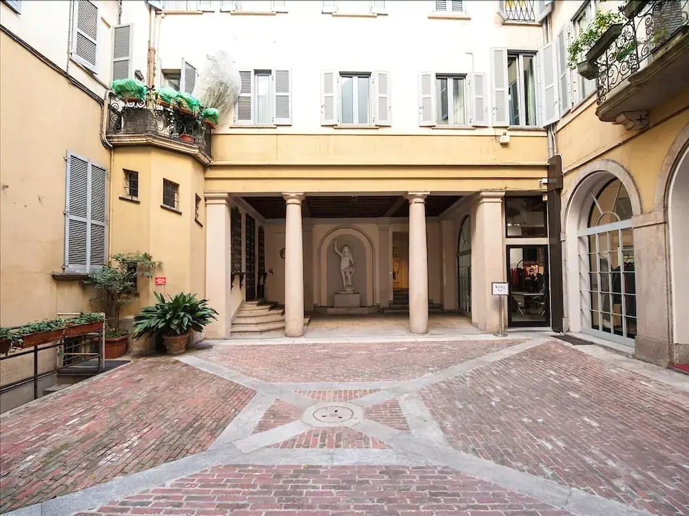 Beautiful 100sqm Flat, Close to San Babila