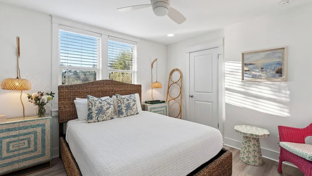 ? Private Backyard Minutes to 30A + Beaches Golf Cart + Bikes The Little Blue Beach House by Avantstay
