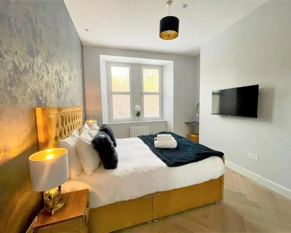 Trendy and Newly Reno'd 1 Bed Nr The Meadows