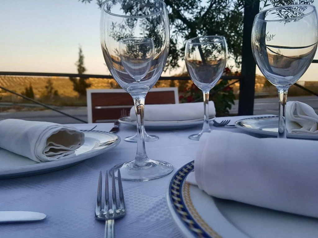 Albenzaire Hotel Asador