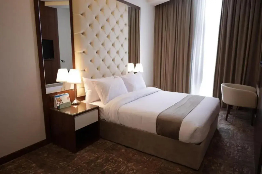 Dolphin Continental Hotel