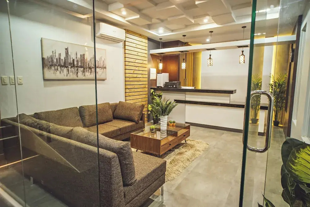 G Hotel