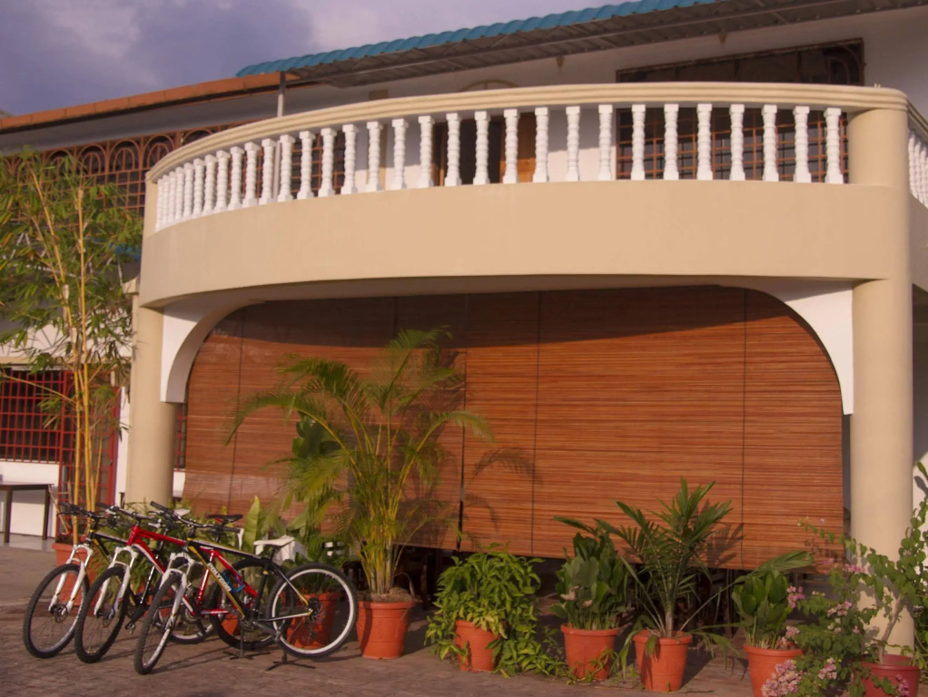HAKS Boutique B&B with Pool & Farm-to-Table Dining