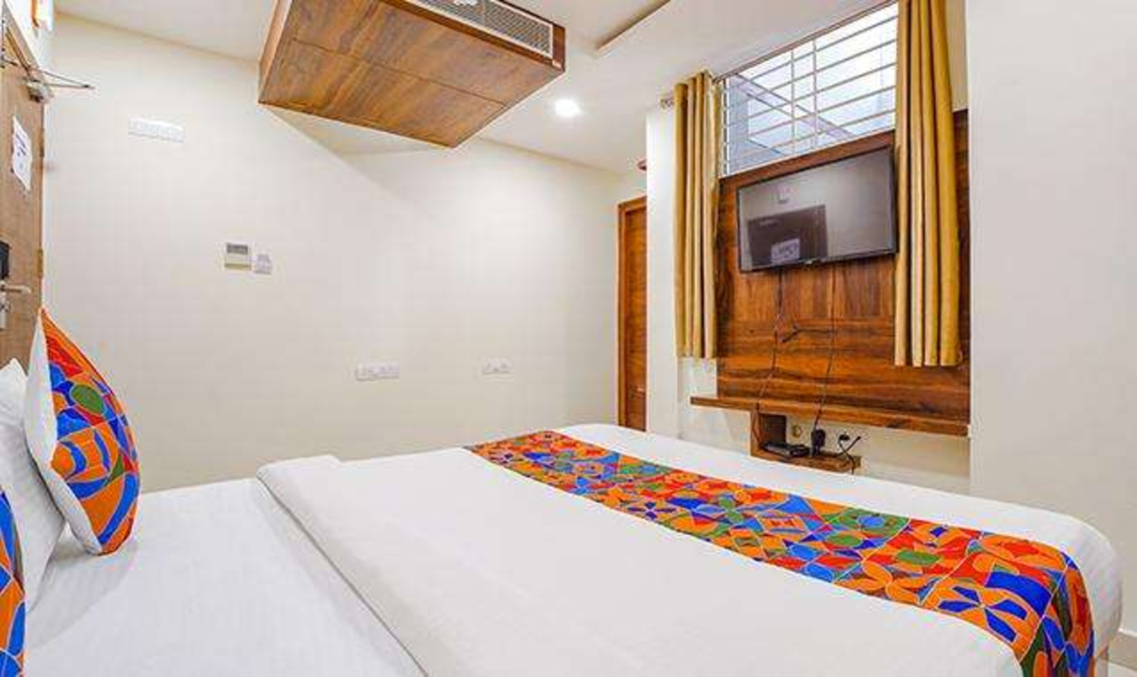Fabhotel Royal Inn I
