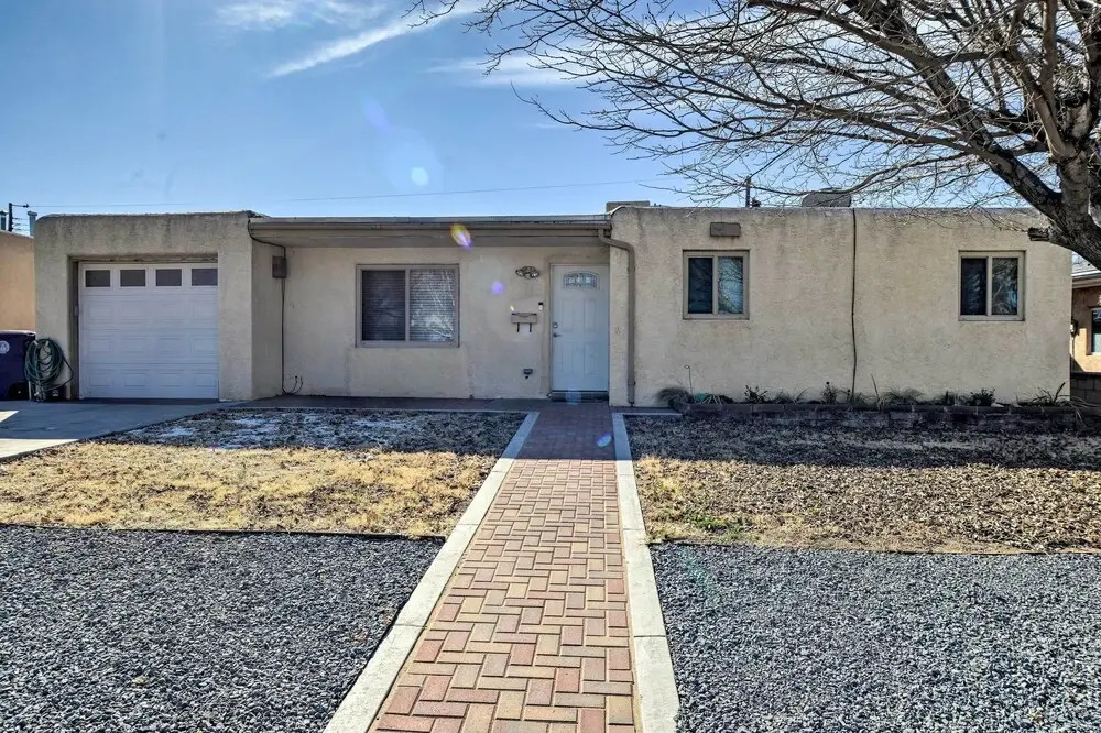 Vibrant ABQ Adobe Den: Mtn Views, Walk to Park!